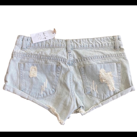 NWOT! Sadie & Sage Cheeky Denim Shorts Size Small. - Picture 2 of 9